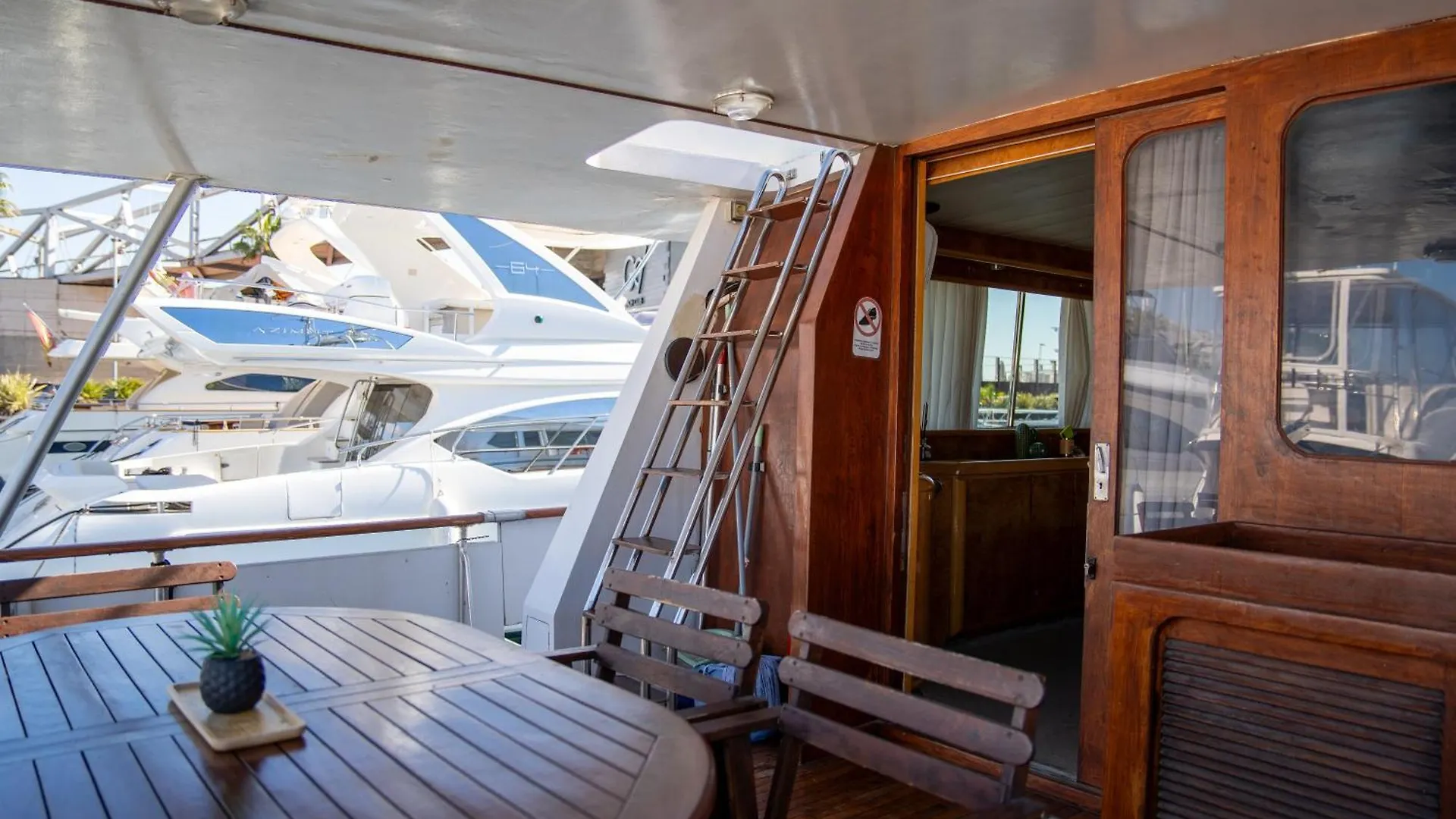 Botel Boat Aloha Hotel Sant Adria de Besos Spanje