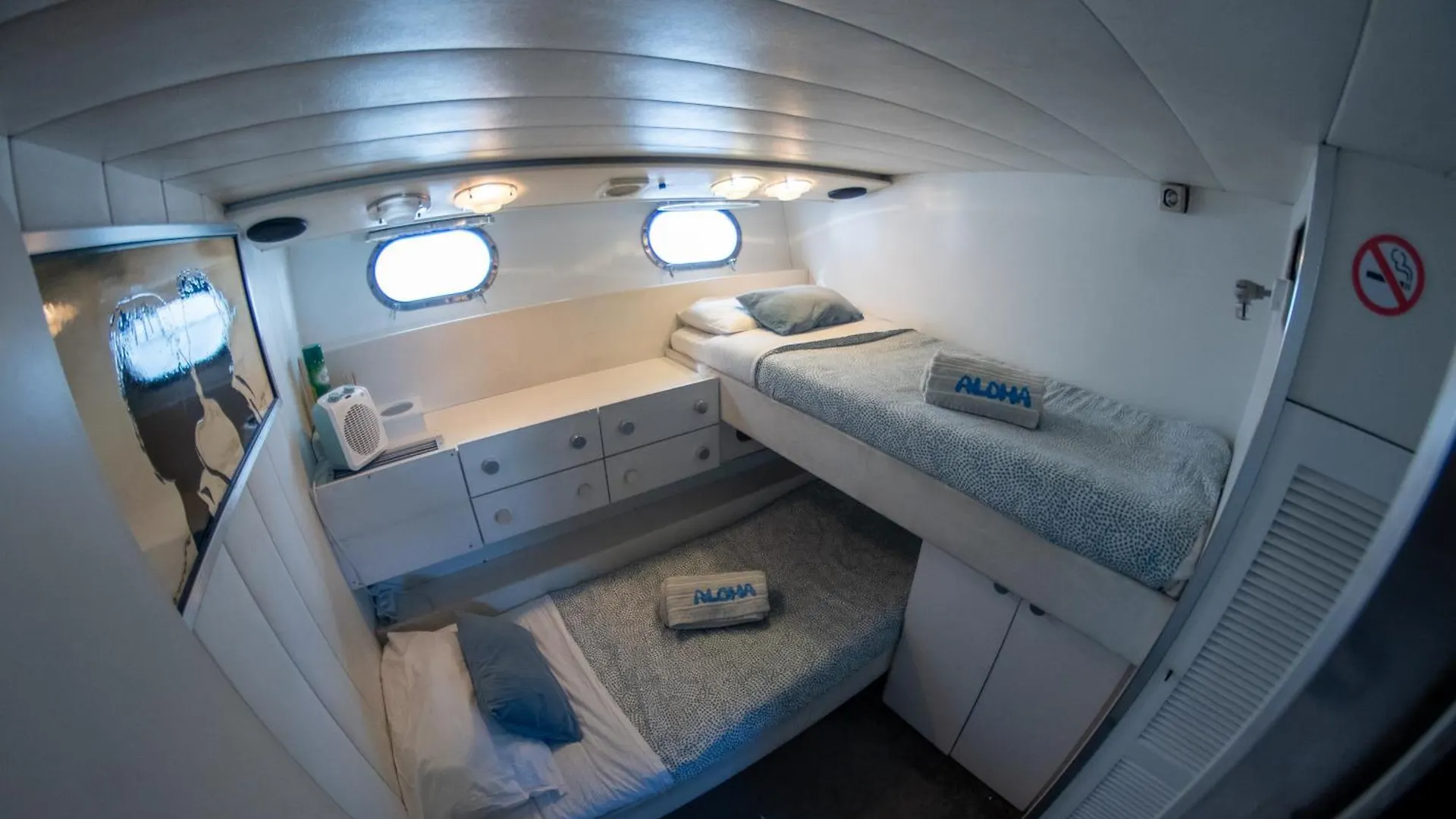 Botel Boat Aloha Hotel Sant Adria de Besos